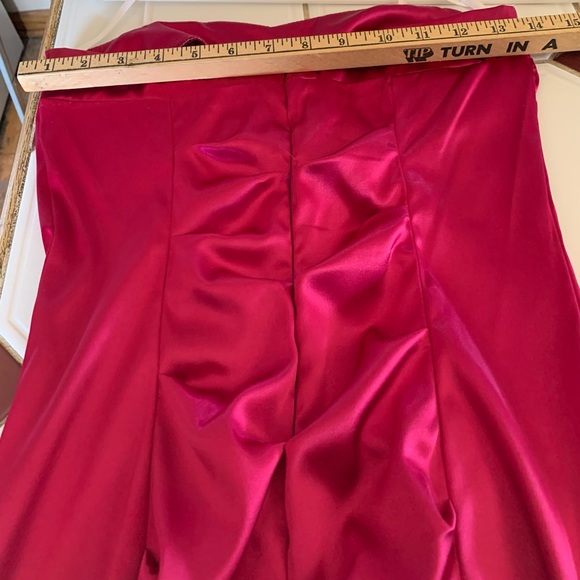 Strapless, Size 3/4 satin dress, dark pink, super adorable &  in great shape! - Picture 9 of 10